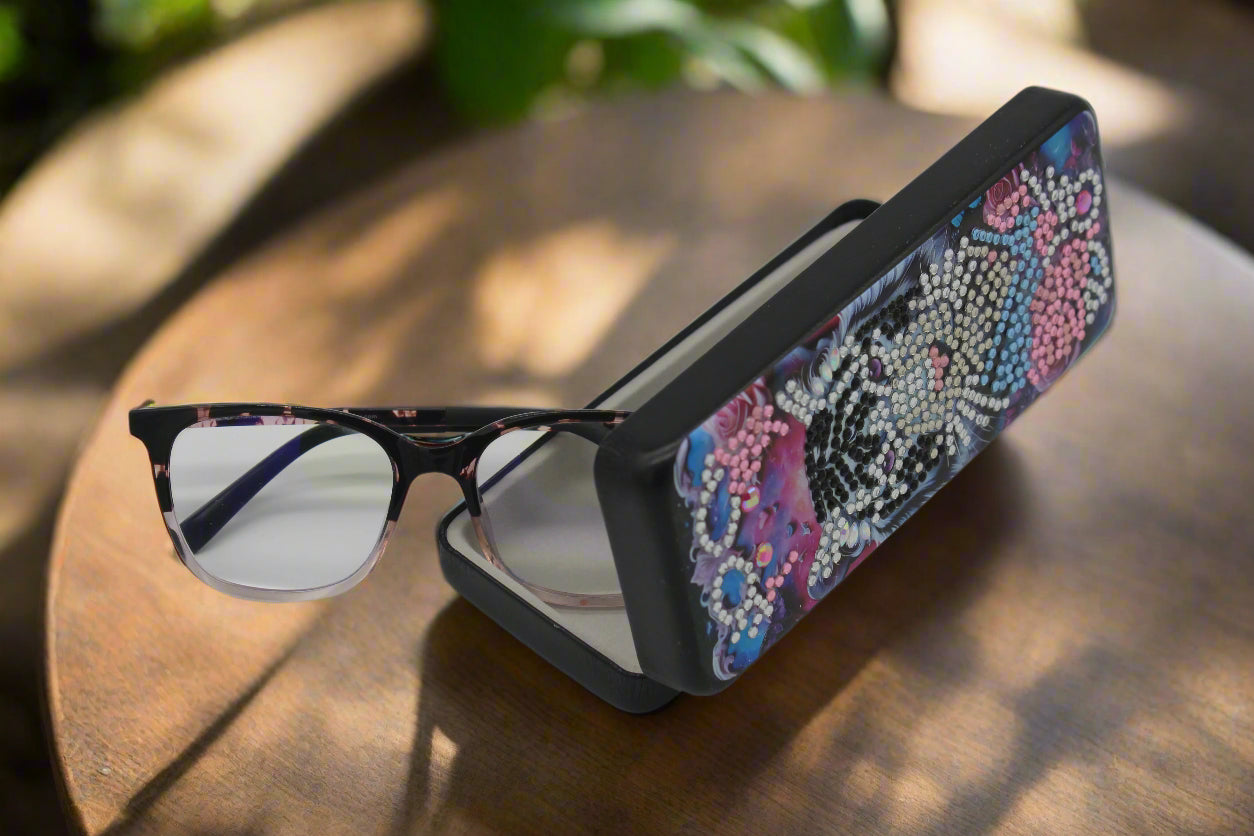 Brilliantly Adorned Diamond Art Tiger Eye Glass Case