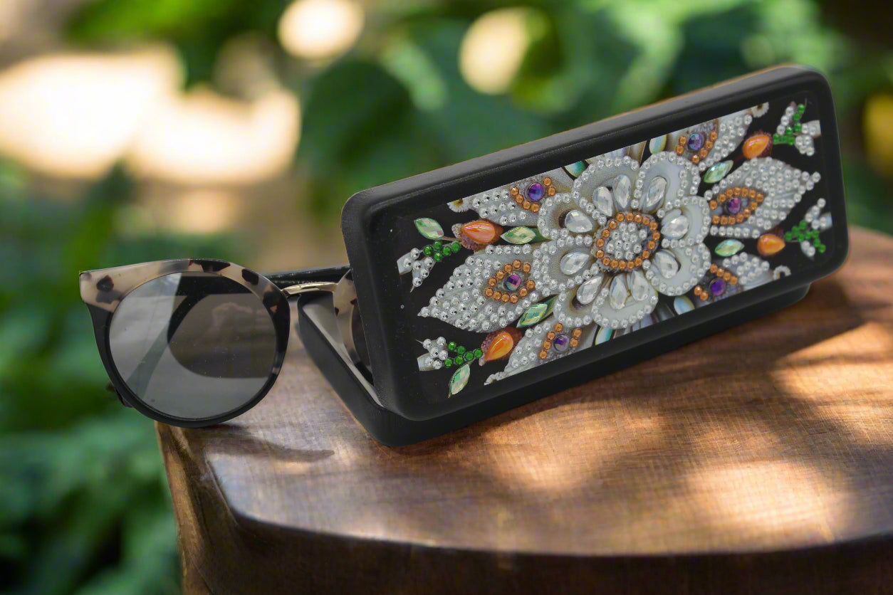 Beautifully Diamond Art Multi Colored Flower Glass Case