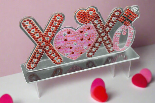 XOXO Diamond Art Stand with Hearts and Packages