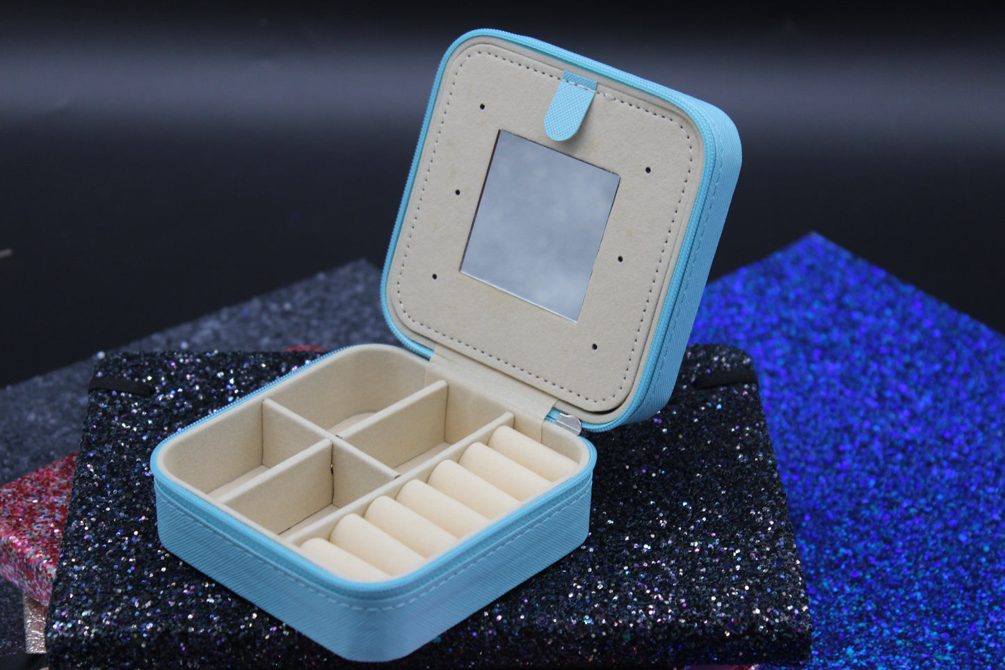Portable Diamond Painting Jewelry Box Teal with a Multi colored Hummingbird