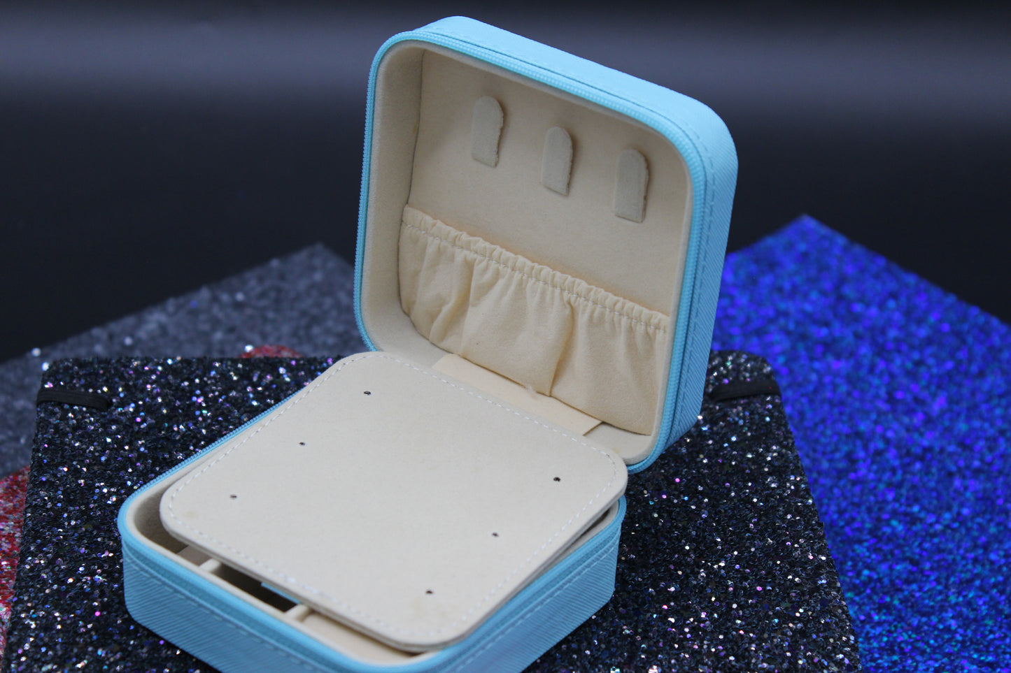 Portable Diamond Painting Jewelry Box Teal with a Multi colored Hummingbird