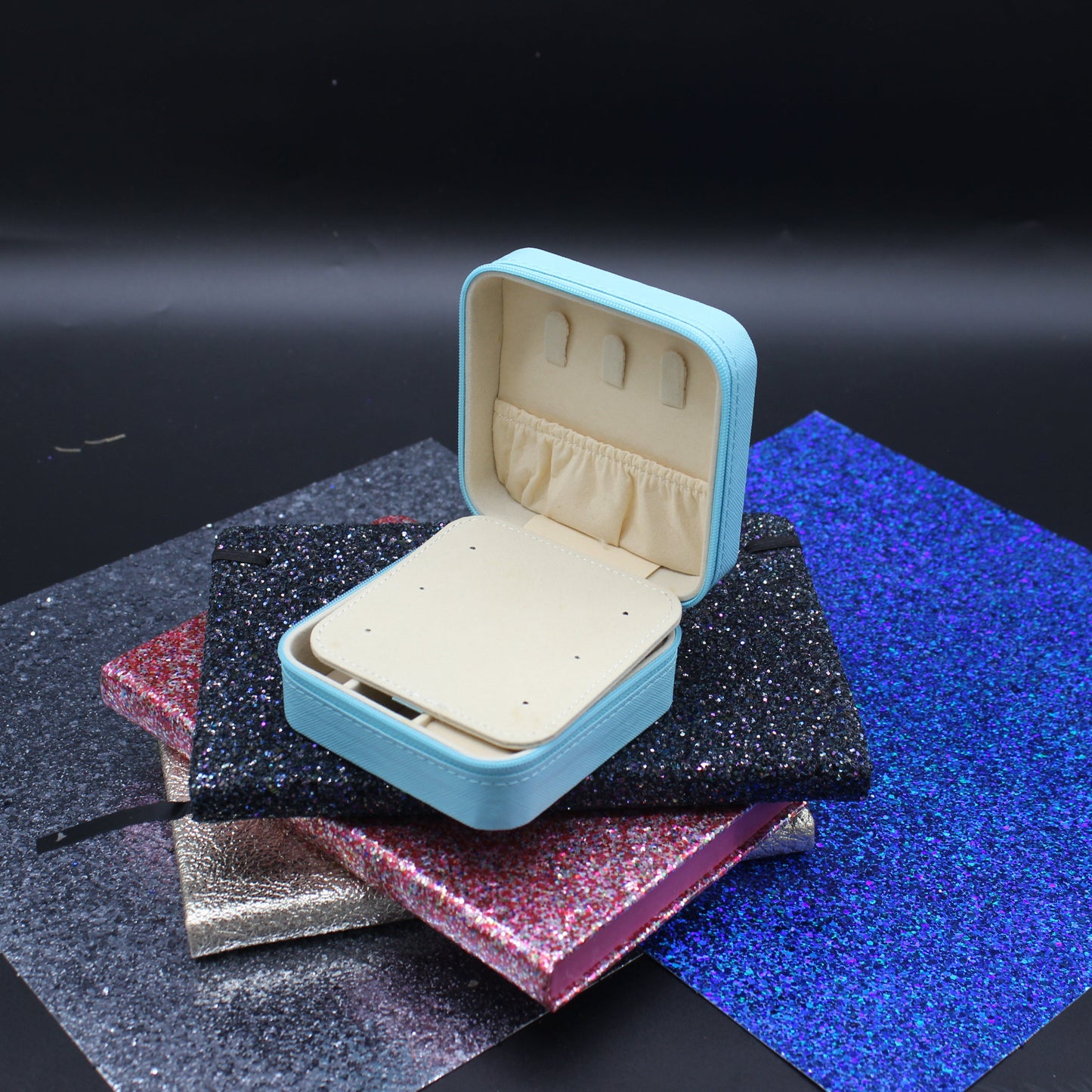 Portable Diamond Painting Jewelry Box Teal with a Multi colored Hummingbird