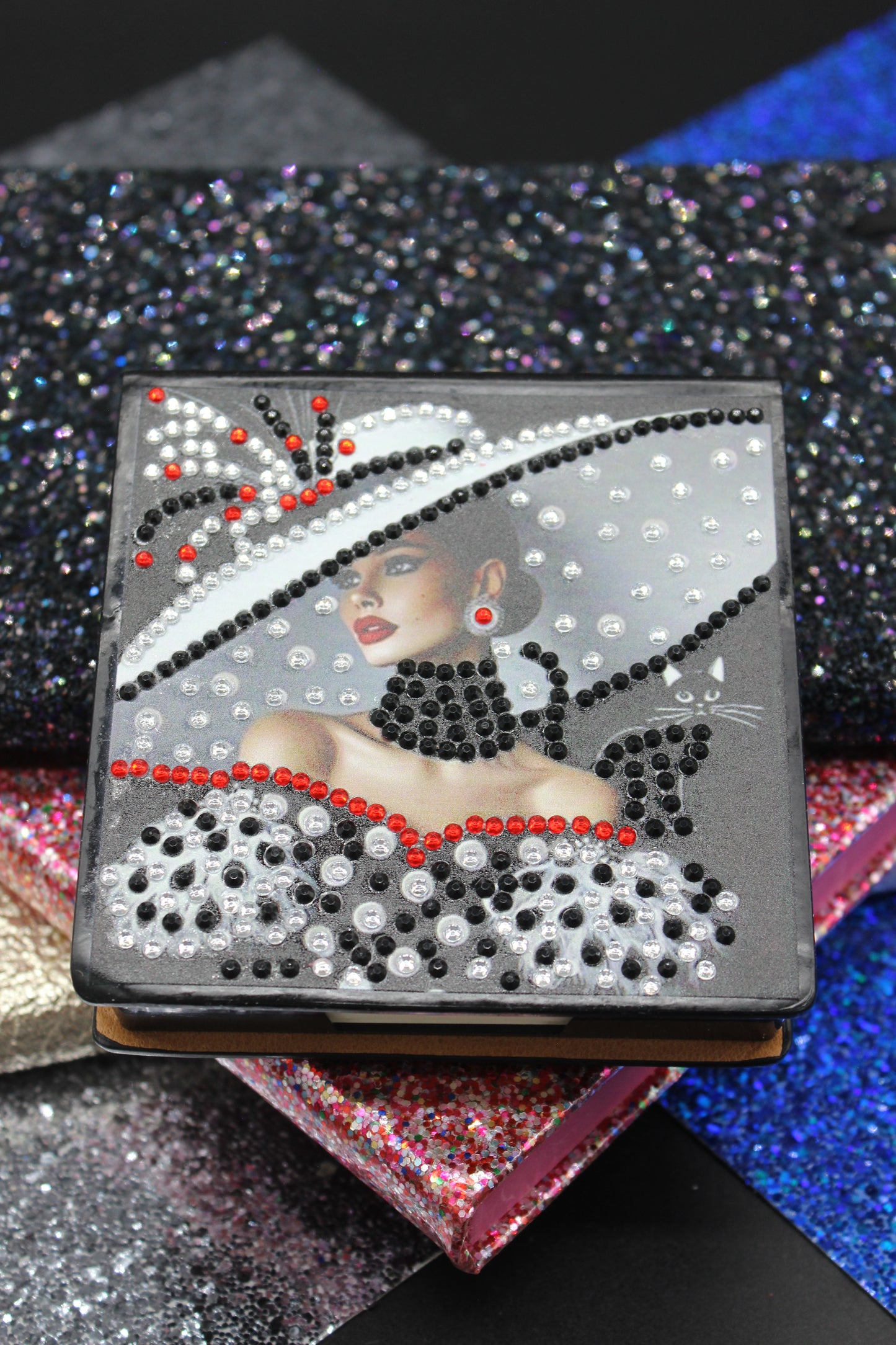 Diamond Art Paper Notepad Holder with a Lady wearing a large Spring White Hat